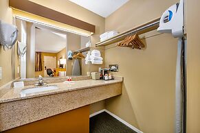 Econo Lodge Inn & Suites