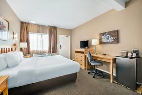 Econo Lodge Inn & Suites