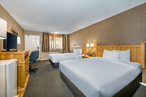 Econo Lodge Inn & Suites
