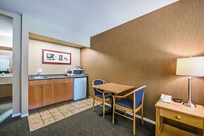 Econo Lodge Inn & Suites
