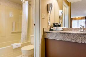 Econo Lodge Inn & Suites