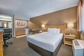 Econo Lodge Inn & Suites