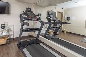 Days Inn & Suites by Wyndham Brandon