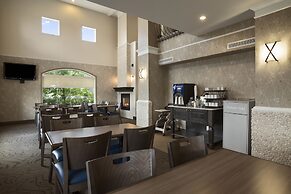 Days Inn & Suites by Wyndham Brandon