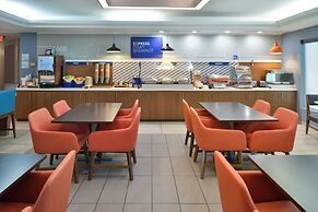 Holiday Inn Express Lewisburg/New Columbia by IHG