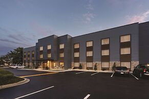 Country Inn & Suites by Radisson, Savannah Midtown, GA