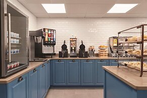 Country Inn & Suites by Radisson, Savannah Midtown, GA