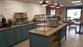 Country Inn & Suites by Radisson, Savannah Midtown, GA