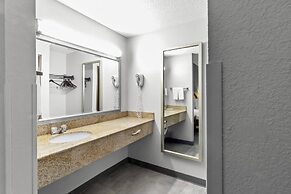 Quality Inn & Suites CVG Airport