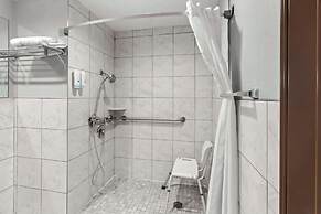 Quality Inn & Suites CVG Airport
