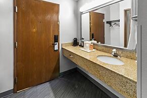 Quality Inn & Suites CVG Airport