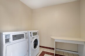 Best Western Inn & Suites - Monroe