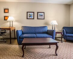 Quality Inn & Suites Dixon near I-88