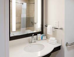 Hampton Inn & Suites Charlotte/South Park at Phillips Place