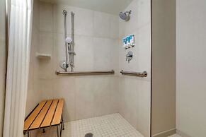 Drury Inn & Suites Charlotte University Place