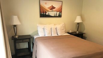 Colonial Inn Ellsworth