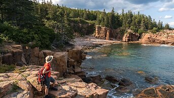 Colonial Inn Ellsworth