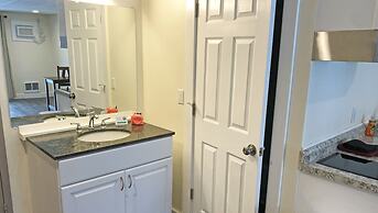 Colonial Inn Ellsworth