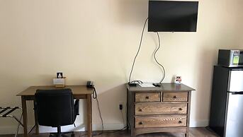 Colonial Inn Ellsworth