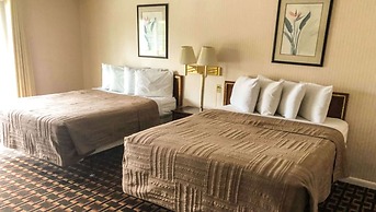 Colonial Inn Ellsworth