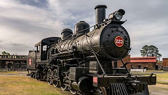 Colonial Inn Ellsworth