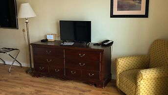 Colonial Inn Ellsworth