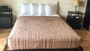 Colonial Inn Ellsworth