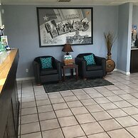 Super 8 by Wyndham Cleburne