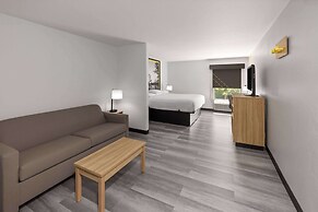 Super 8 by Wyndham Alexandria LA