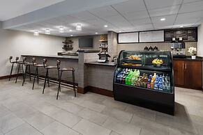 Courtyard by Marriott Manchester - Boston Regional Airport