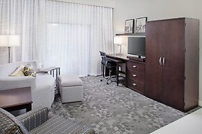 Courtyard by Marriott Manchester - Boston Regional Airport