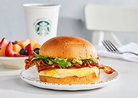 Courtyard by Marriott Manchester - Boston Regional Airport