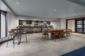 Courtyard by Marriott Manchester - Boston Regional Airport