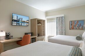 Galleria Palms Hotel