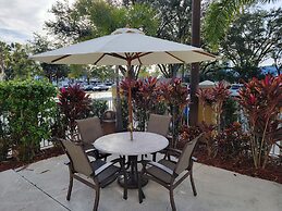 Galleria Palms Hotel