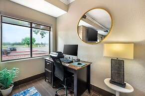 Comfort Suites Omaha East-Council Bluffs
