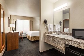 Travelodge by Wyndham Dexter