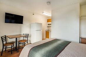 HomeTowne Studios by Red Roof Lake Charles - Sulphur