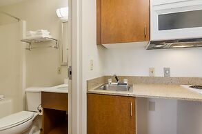 HomeTowne Studios by Red Roof Lake Charles - Sulphur