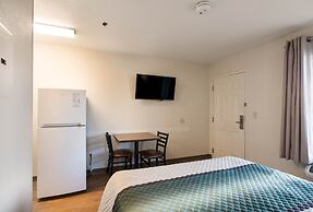 HomeTowne Studios by Red Roof Lake Charles - Sulphur