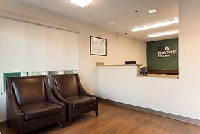 HomeTowne Studios by Red Roof Lake Charles - Sulphur