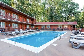 Quality Inn Creekside - Downtown Gatlinburg