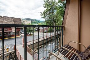 Quality Inn Creekside - Downtown Gatlinburg