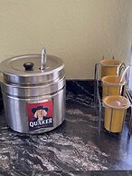 Days Inn by Wyndham Lake City I-10