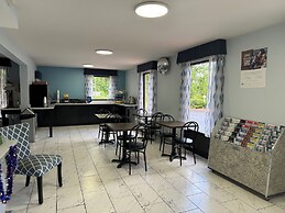 Days Inn by Wyndham Lake City I-10