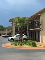 Days Inn by Wyndham Lake City I-10