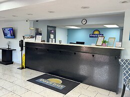 Days Inn by Wyndham Lake City I-10