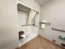 Econo Lodge Inn & Suites