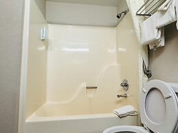 Econo Lodge Inn & Suites