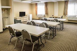 Econo Lodge Inn & Suites